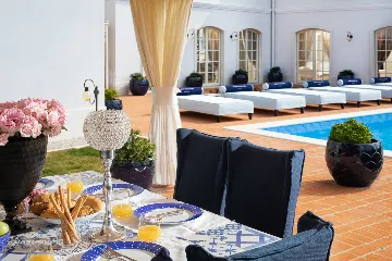 Elegant Family Villa with Pool in Vabriga