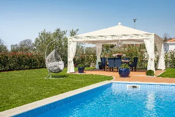 Elegant Family Villa with Pool in Vabriga