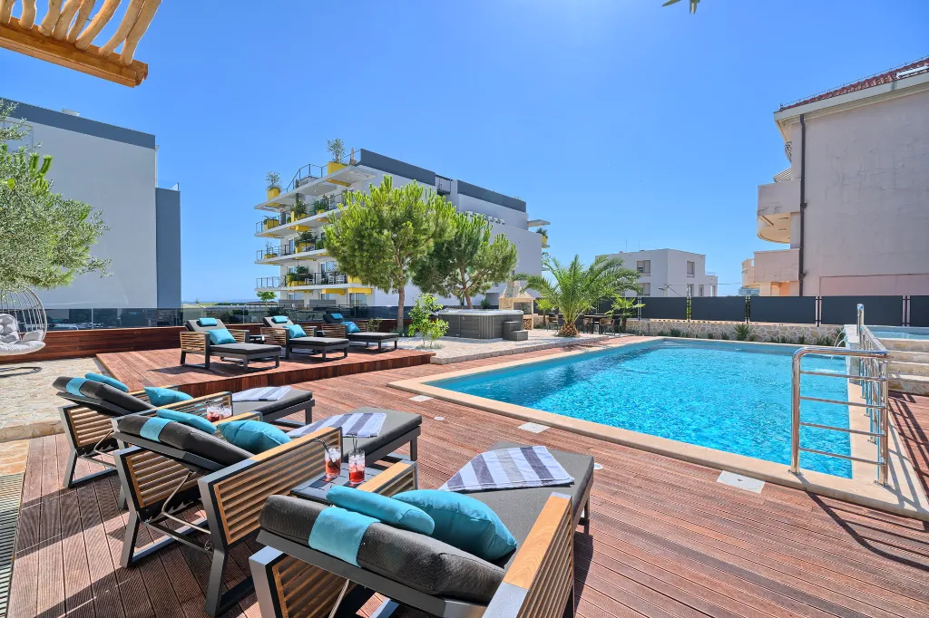 Penthouse Apartment with Rooftop Jacuzzi in Split