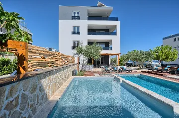 Penthouse Apartment with Rooftop Jacuzzi in Split