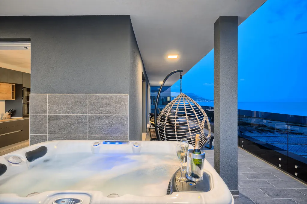 Penthouse Apartment with Rooftop Jacuzzi in Split
