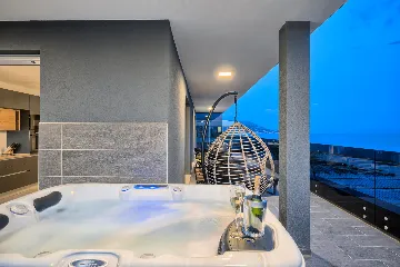 Penthouse Apartment with Rooftop Jacuzzi in Split