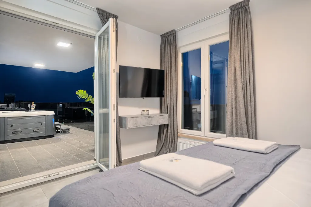 Penthouse Apartment with Rooftop Jacuzzi in Split