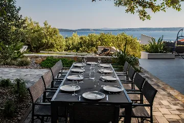 Spacious Six-Bedroom Villa with Pool in Kaštel Kambelovac