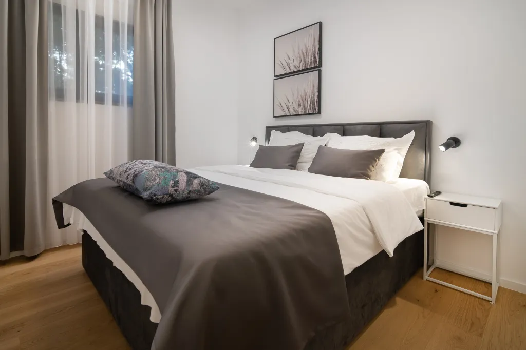 Spacious Six-Bedroom Villa with Pool in Kaštel Kambelovac