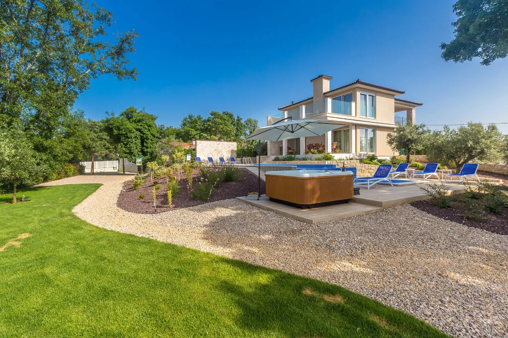 Spacious Family Villa with Pool in Malinska