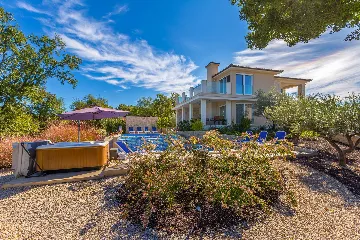 Spacious Family Villa with Pool in Malinska