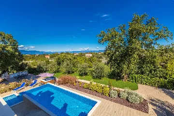 Spacious Family Villa with Pool in Malinska