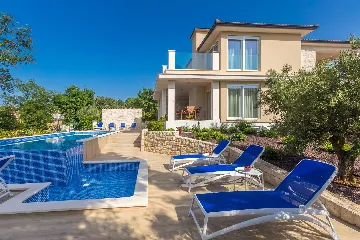 Spacious Family Villa with Pool in Malinska