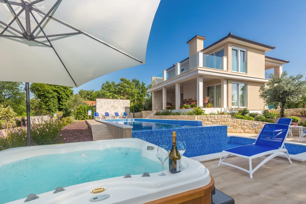 Spacious Family Villa with Pool in Malinska