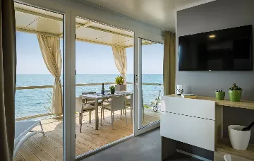 Modern Bungalow Retreat with Pool in Novigrad