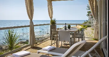 Modern Bungalow Retreat with Pool in Novigrad