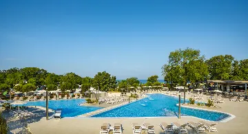 Modern Bungalow Retreat with Pool in Novigrad