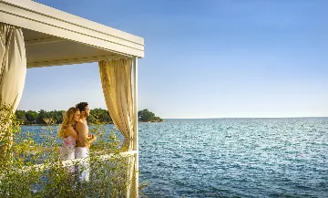 Modern Bungalow Retreat with Pool in Novigrad