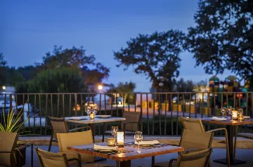 Modern Bungalow Retreat with Pool in Novigrad