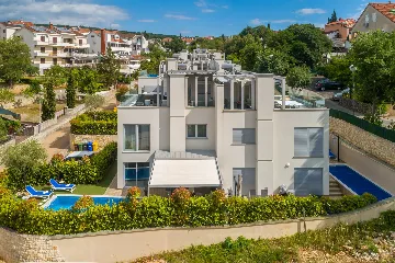 Contemporary Villa with Heated Pool in Malinska