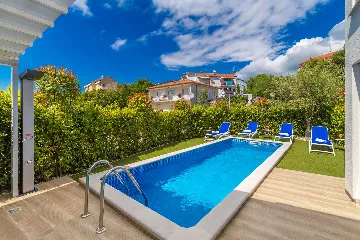 Contemporary Villa with Heated Pool in Malinska