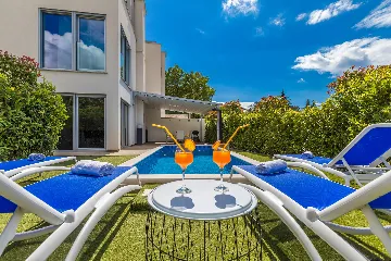 Contemporary Villa with Heated Pool in Malinska