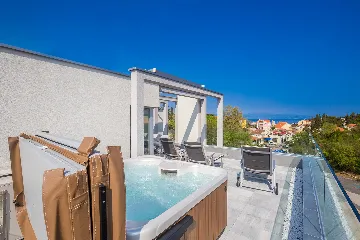 Contemporary Villa with Heated Pool in Malinska