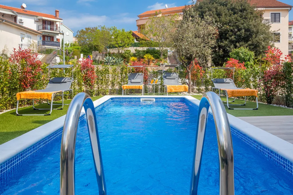 Contemporary Villa with Heated Pool in Malinska