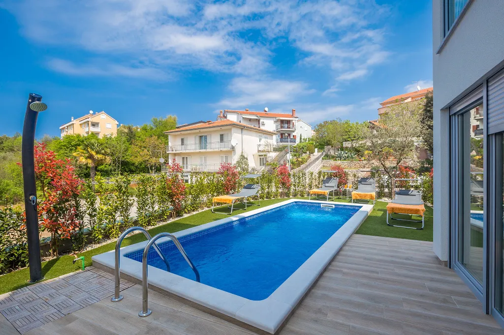 Contemporary Villa with Heated Pool in Malinska