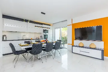 Contemporary Villa with Heated Pool in Malinska