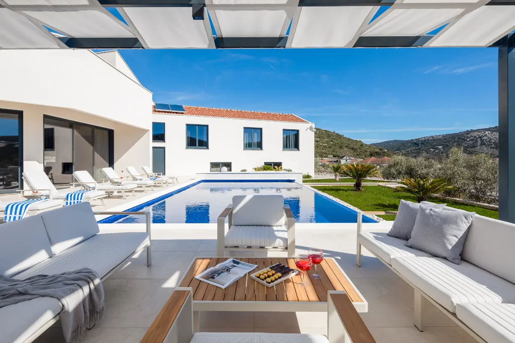 Modern Villa with Pool in Marina