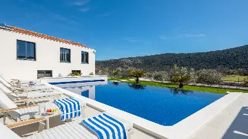 Modern Villa with Pool in Marina