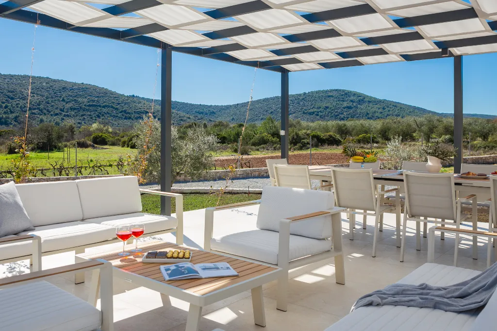 Modern Villa with Pool in Marina