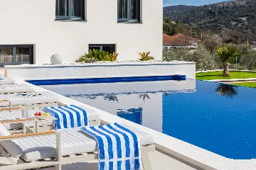 Modern Villa with Pool in Marina