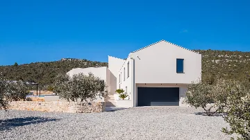 Modern Villa with Pool in Marina