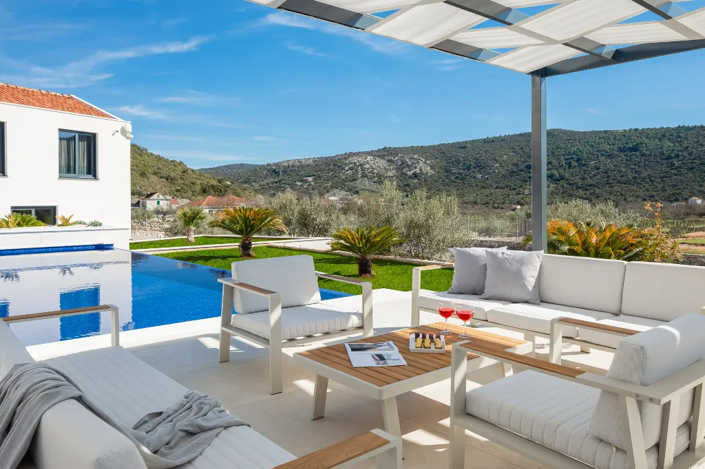 Modern Villa with Pool in Marina