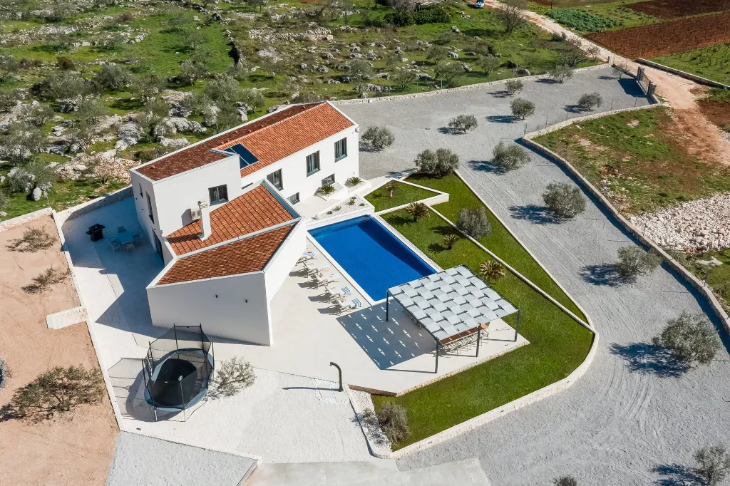 Modern Villa with Pool in Marina