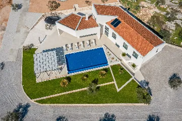 Modern Villa with Pool in Marina