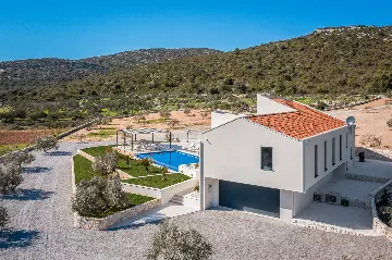 Modern Villa with Pool in Marina