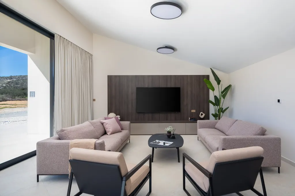 Modern Villa with Pool in Marina