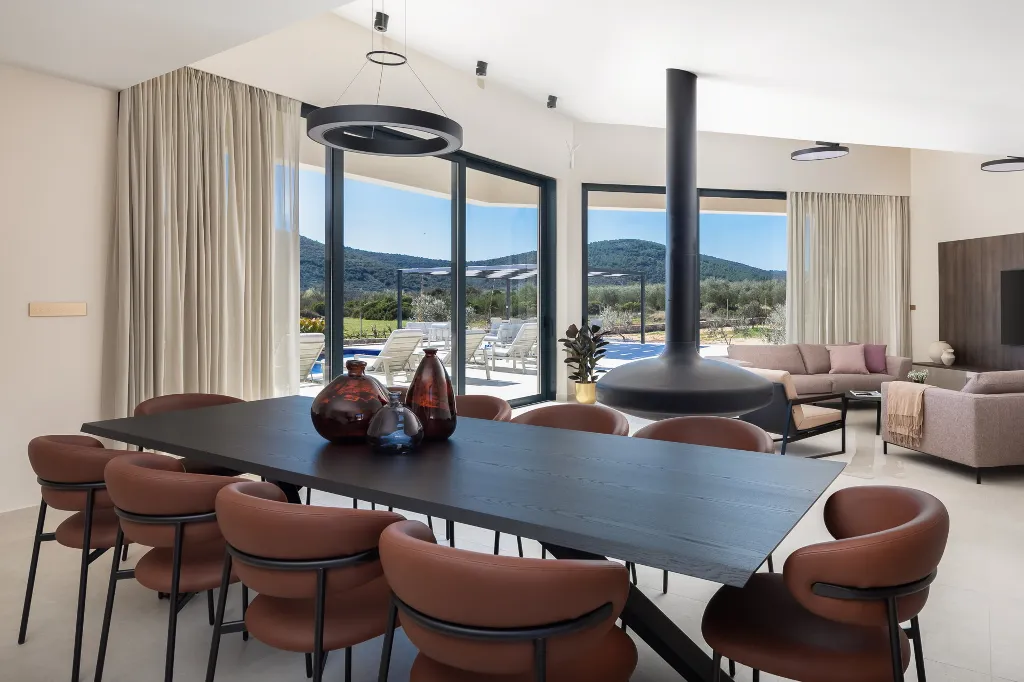 Modern Villa with Pool in Marina