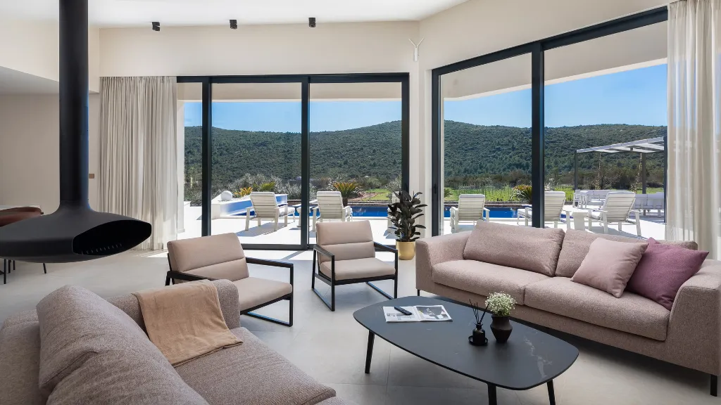 Modern Villa with Pool in Marina