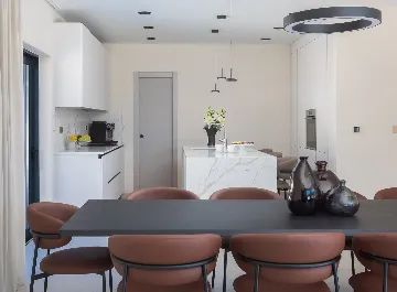 Modern Villa with Pool in Marina