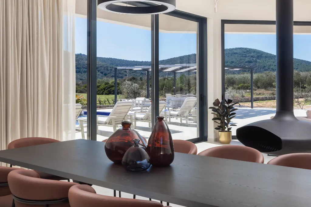 Modern Villa with Pool in Marina