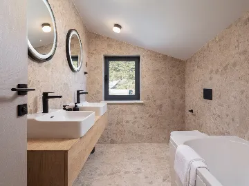 Modern Villa with Pool in Marina