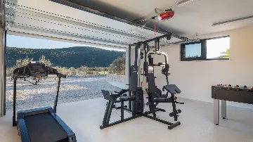 Modern Villa with Pool in Marina