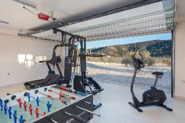 Modern Villa with Pool in Marina