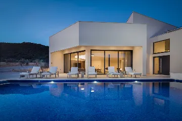 Modern Villa with Pool in Marina