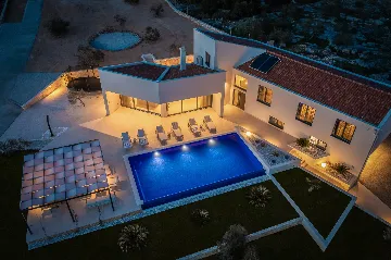 Modern Villa with Pool in Marina