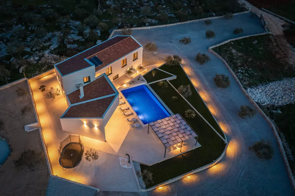 Modern Villa with Pool in Marina