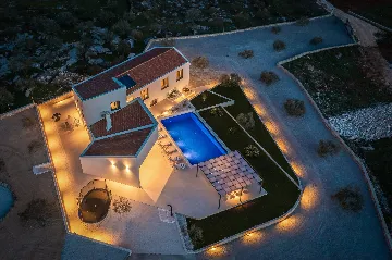 Modern Villa with Pool in Marina