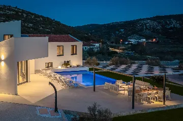 Modern Villa with Pool in Marina