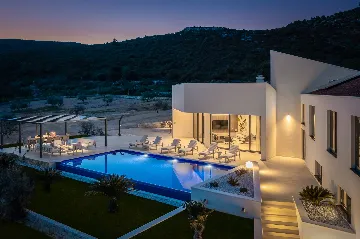 Modern Villa with Pool in Marina