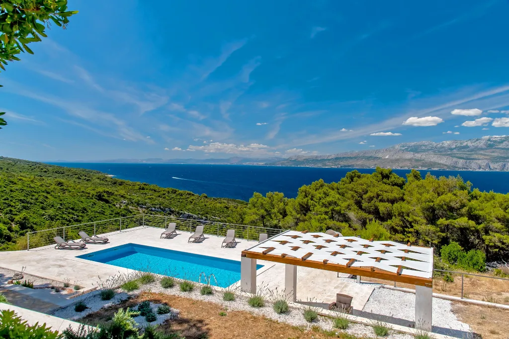 Seaside Family Villa with Pool in Pučišća